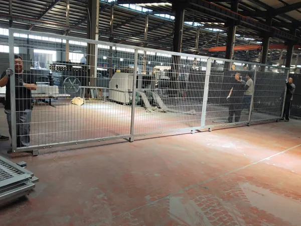 Large-size 3D welded mesh fence sliding gate in workshop
