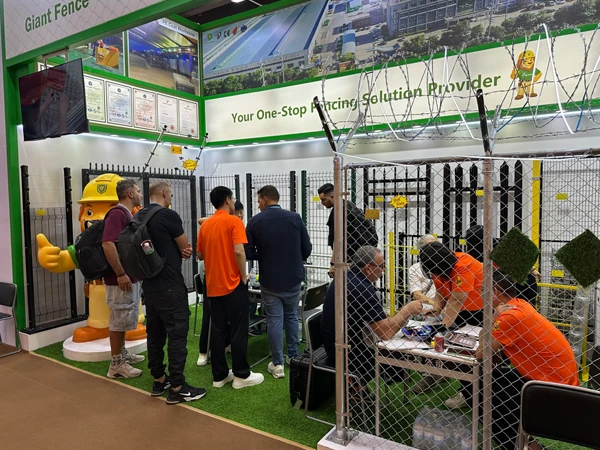 Giant Fence team communicating with customers at the 139th Canton Fair