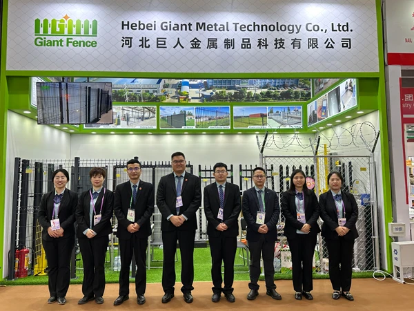 Group photo of the giant fence exhibition team at the 139th Canton Fair