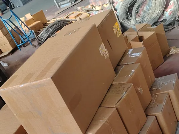 2D fence system accessories packed in cartons