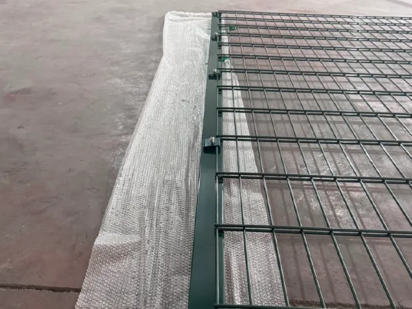 Green powder coating on the 2D fence system