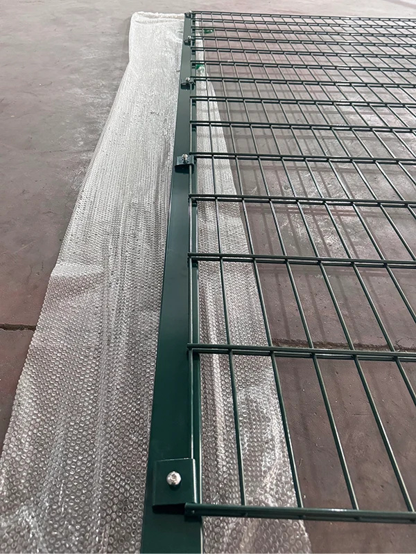 The post detail of assembled 2D fence.