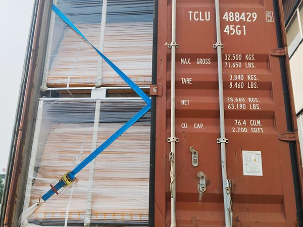 Half leaf of container is closed.