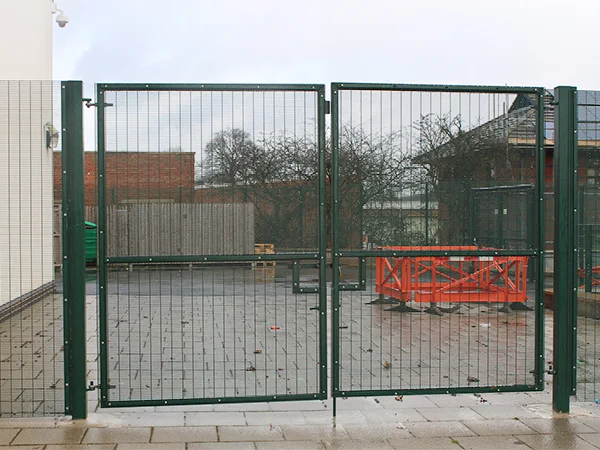 The 358 high security fences are installed in the factory.