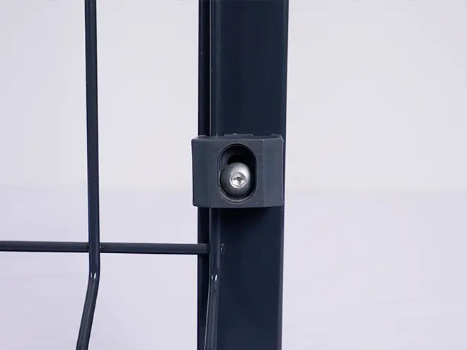 The detail of M clip of 3D fence.