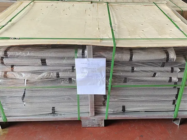 Fence posts are packed with metal pallet and plastic film.