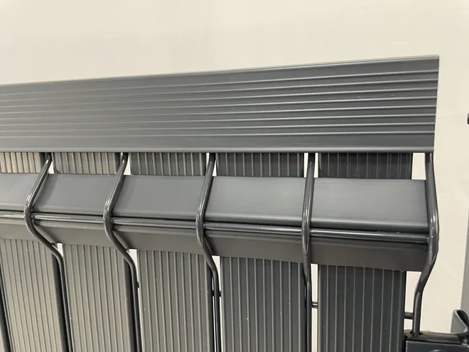 3D privacy fence showing the privacy slat connection method.