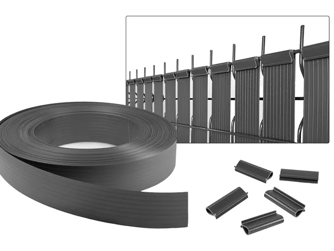 3D privacy fence with privacy tape and fixing clips.