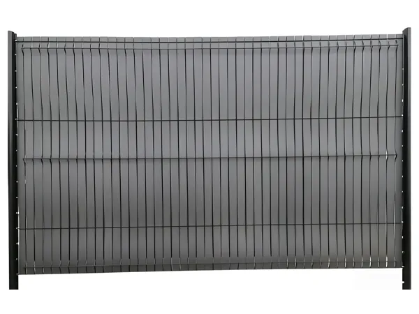 3D privacy fence with dark gray WPC privacy slats.