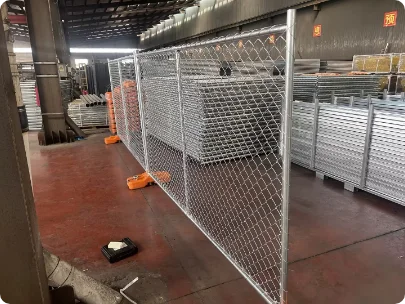 The side view of American chain link temporary fence in warehouse.