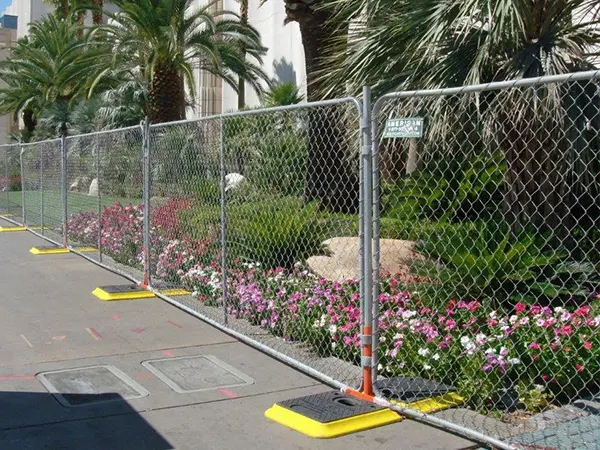 The American temporary fencing panels are installed at the street.