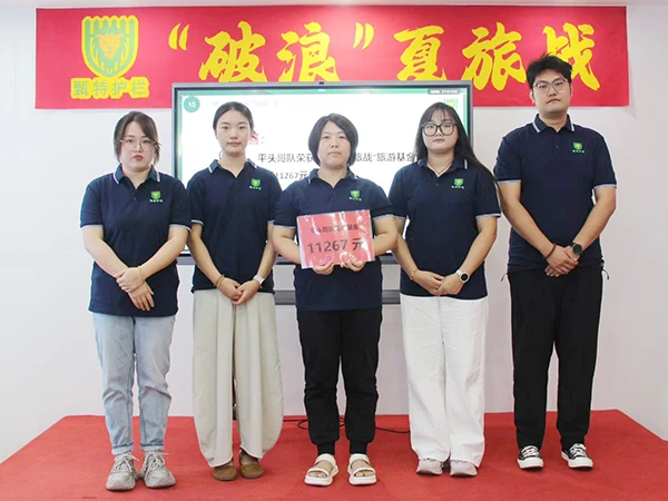 The sales manager and representatives are awarded.