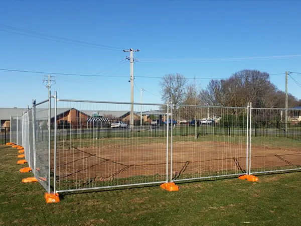 The Australia Temporary Fencing Panels are installed at grassland recovery construction site.