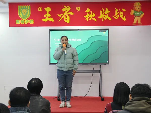 The excellent representative is sharing her experience.