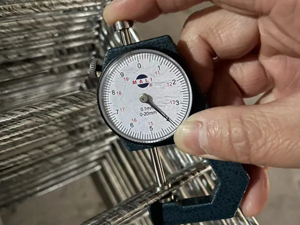 Wire diameter measurement of Canada temporary fence panels
