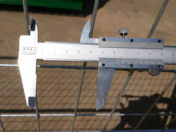 A QC worker is measuring the mesh size of Canada temporary fence.
