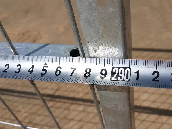A QC worker is measuring the panel width of Canada temporary fence.