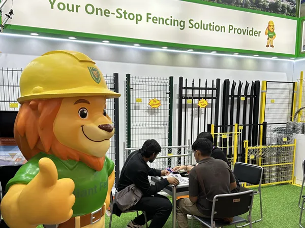 In-depth discussion with a visitor at our Canton Fair booth