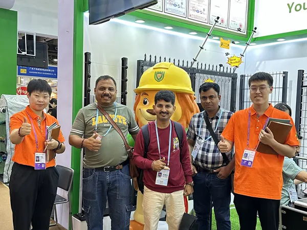 Group photo with international clients at Canton Fair