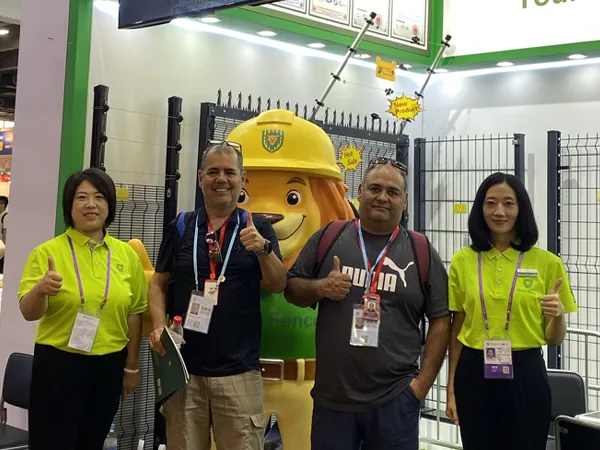 Group photo with international clients at Canton Fair