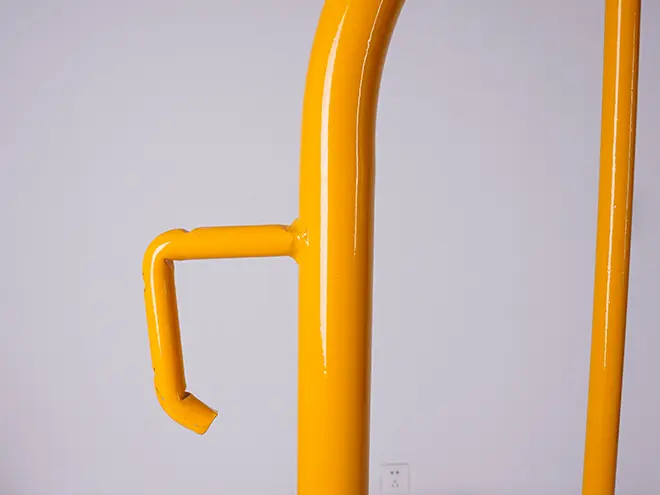 The detail of hook of crowd control barriers.