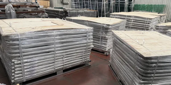 Custom chain link gates are sealed in blister packaging.