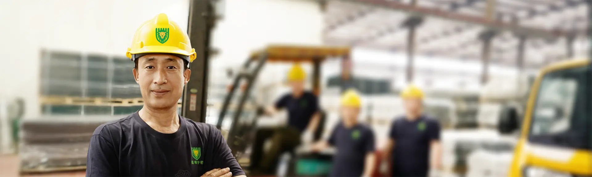 Three workers are raising their thumb and show their confidence smile.