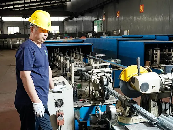 A worker is supervision the Peach post production line.
