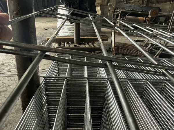 Workers are manufacturing edge protection fence