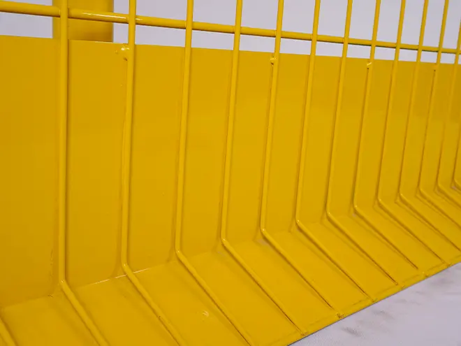 The detail of toe plate of edge protection fence.