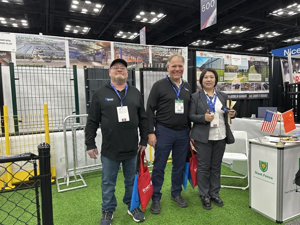 Group Photo of Giant Fence Leadership and Clients at FenceTech 2026