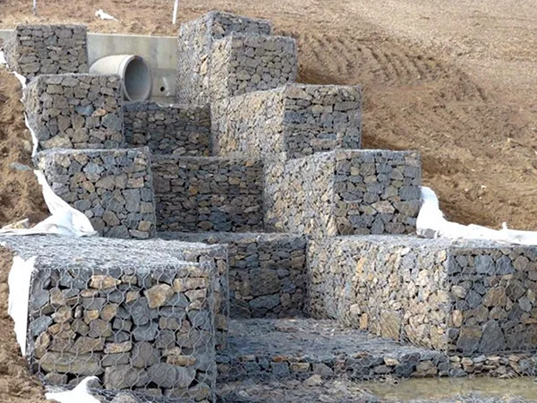 The woven gabion retaining walls are installed at the bottom of the slope.