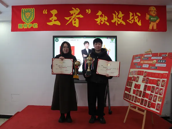 Group photo of outstanding sales personnel award ceremony