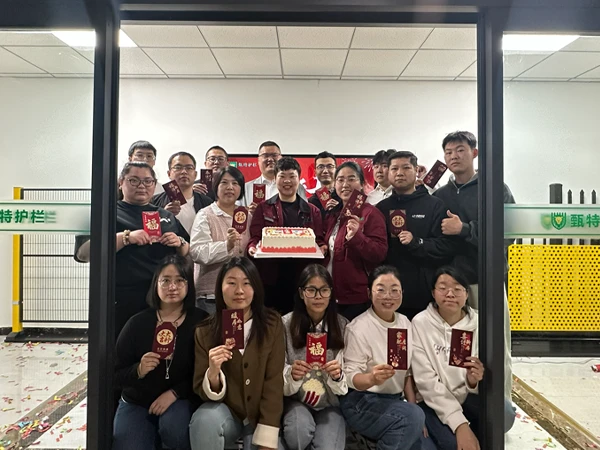 Colleagues took a group photo during the Hengshui office relocation.