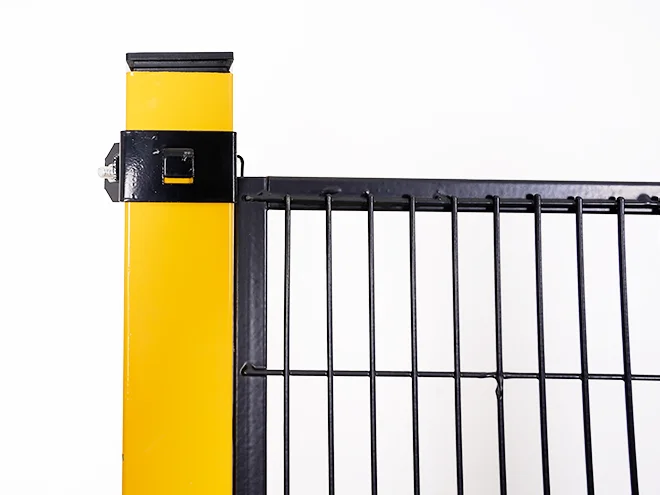A detailed structure of clamp of machine guarding fence panel.