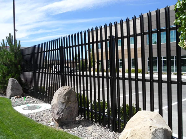 The palisade fences are installed in the factory.