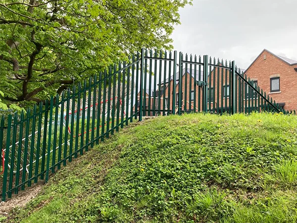 The palisade fences are installed in the residence.
