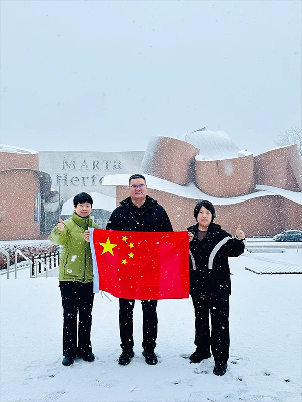 The CEO and sales manager take photo and they holding the China flag.