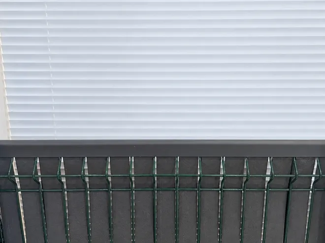 3D fences type privacy fence with top cap.