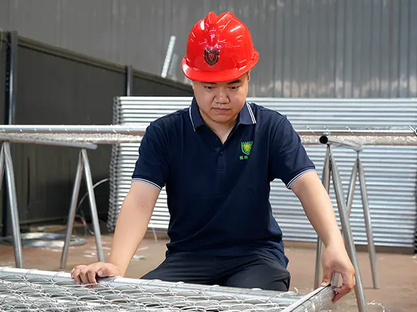 A QC worker is inspecting the appearance of 3d mesh fence.