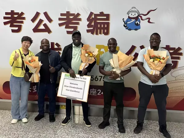 Giant Fence representatives welcomed Zimbabwe client at the airport.