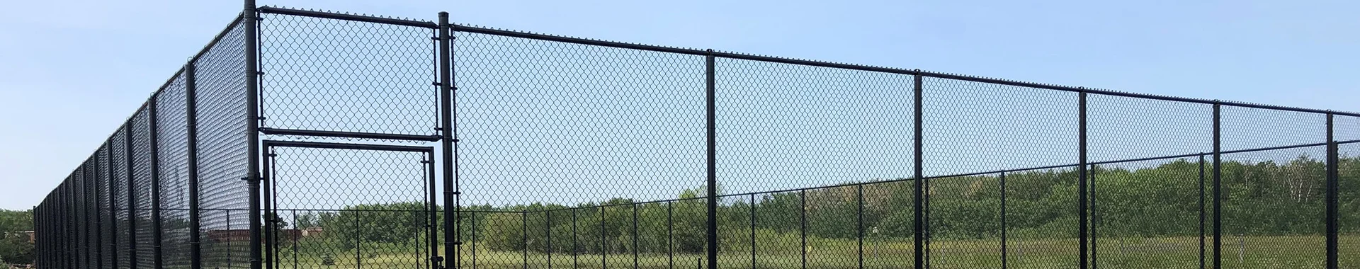 Sportground鏈條圍欄圍繞著多運動場。