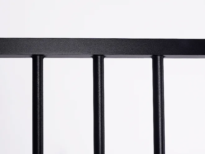 The detail flat top structure of steel tubular fence.