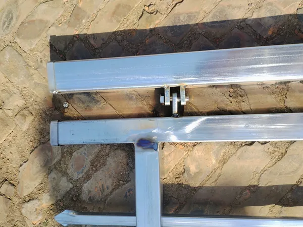 Hinge joint structure of galvanized steel tubular fencing gate frame