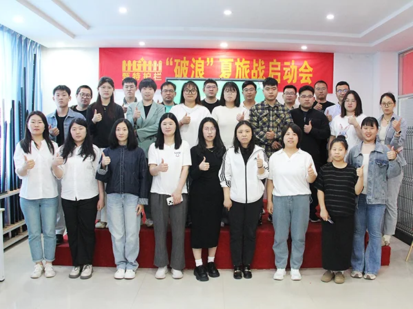 All sales representatives take photos at the activity site.