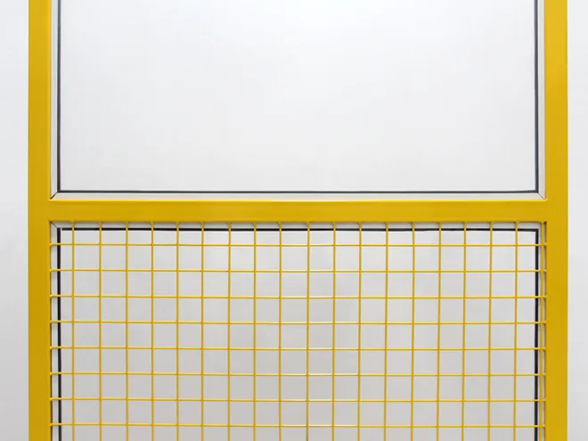 A horizontal rail detail of workshop safety fence acrylic and welded type.