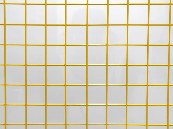 A mesh panel detail of workshop safety fence acrylic and welded type.