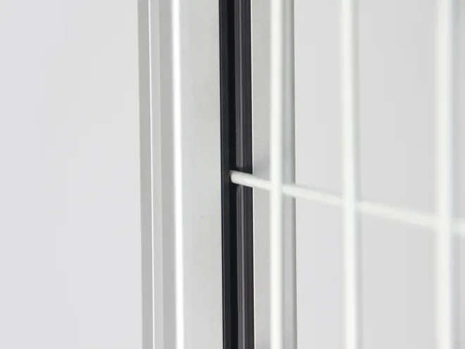 A mesh panel and post connection detail of workshop safety fence all welded type aluminum alloy.