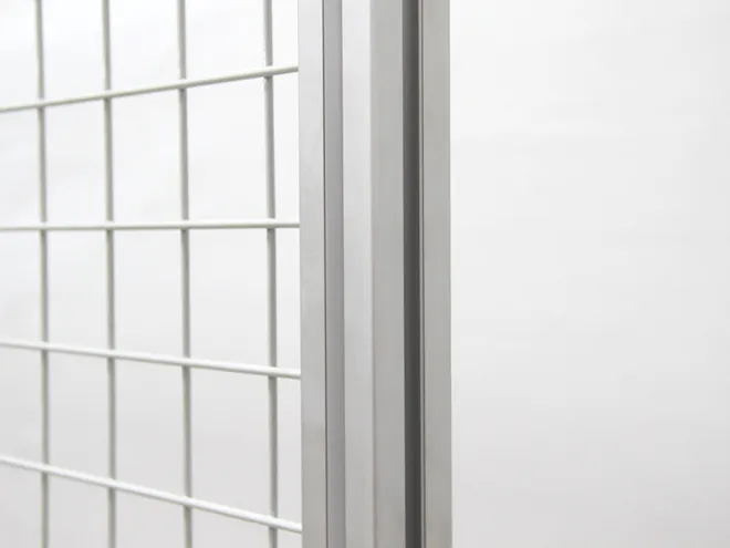 A side post detail of workshop safety fence all welded type aluminum alloy.