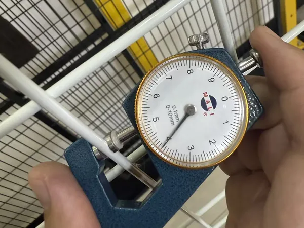 A wire diameter measurement image of workshop safety fence all welded type aluminum alloy.